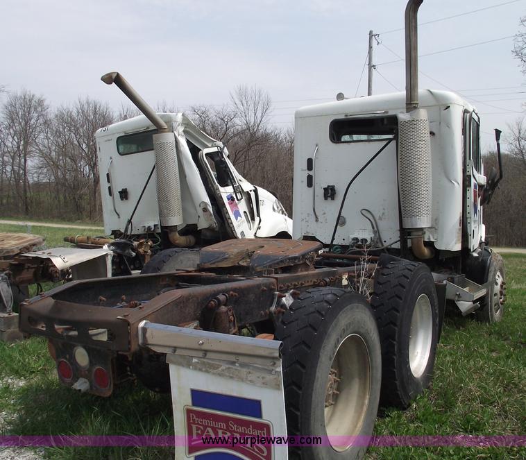 image for item 5371 2005 Freightliner CL120 semi truck