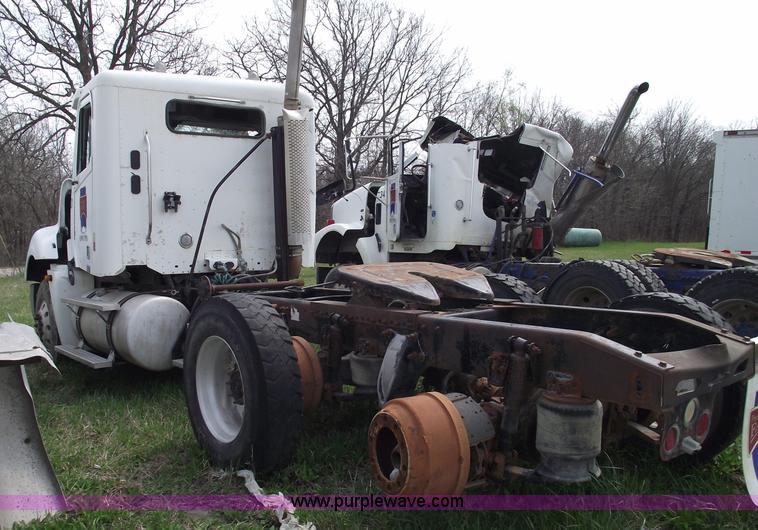 image for item 5371 2005 Freightliner CL120 semi truck