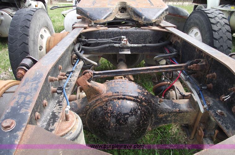 image for item 5371 2005 Freightliner CL120 semi truck