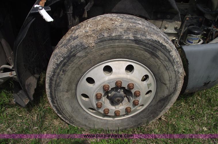 image for item 5371 2005 Freightliner CL120 semi truck