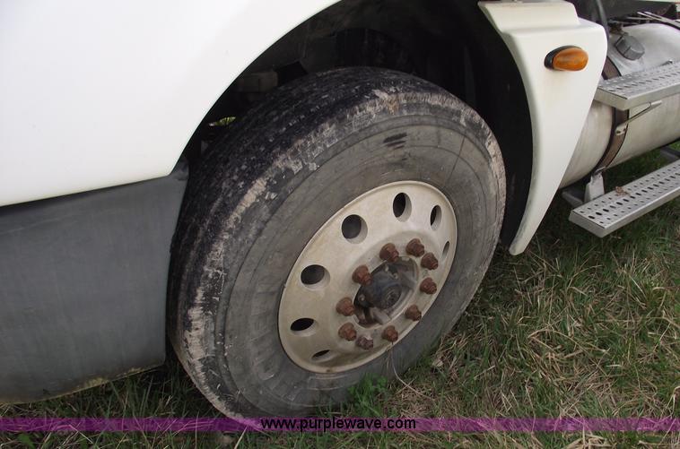 image for item 5371 2005 Freightliner CL120 semi truck