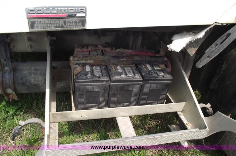 image for item 5371 2005 Freightliner CL120 semi truck