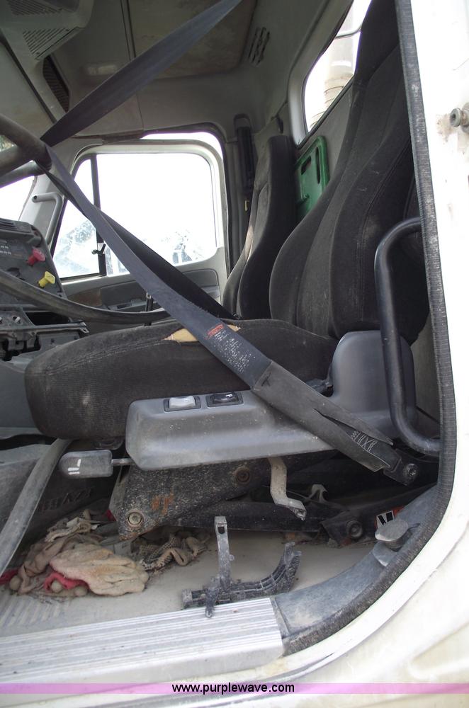 image for item 5371 2005 Freightliner CL120 semi truck