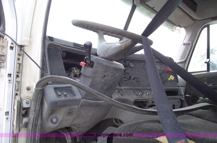 image for item 5371 2005 Freightliner CL120 semi truck