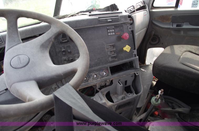 image for item 5371 2005 Freightliner CL120 semi truck