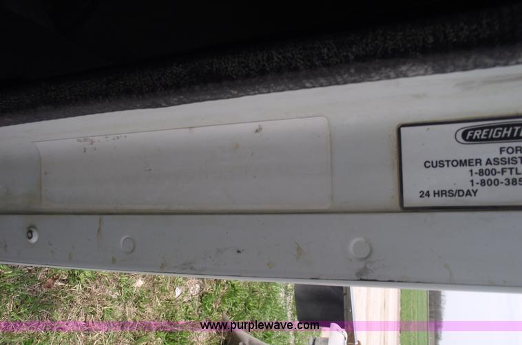 image for item 5371 2005 Freightliner CL120 semi truck