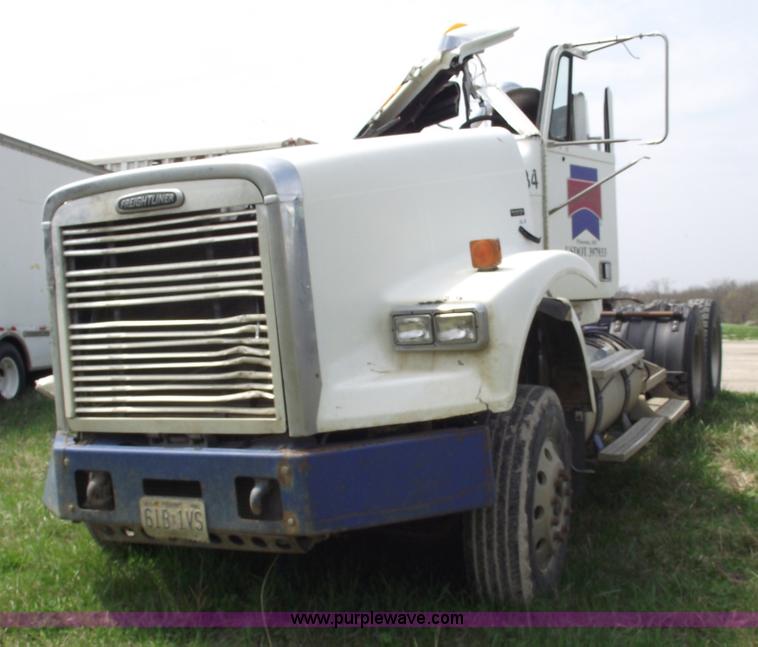 image for item 5372 2006 Freightliner FLD120 semi truck
