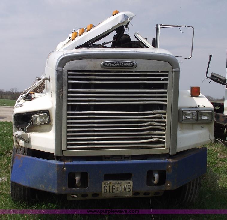 image for item 5372 2006 Freightliner FLD120 semi truck