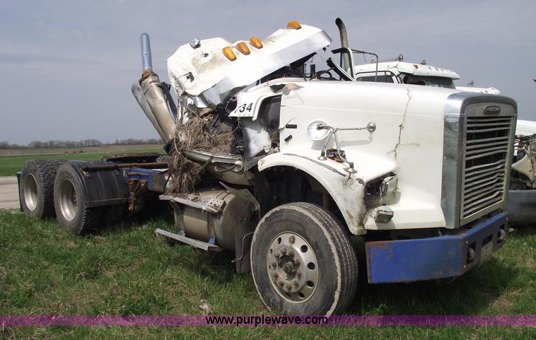 image for item 5372 2006 Freightliner FLD120 semi truck