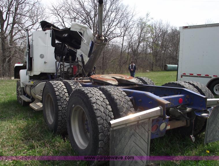 image for item 5372 2006 Freightliner FLD120 semi truck