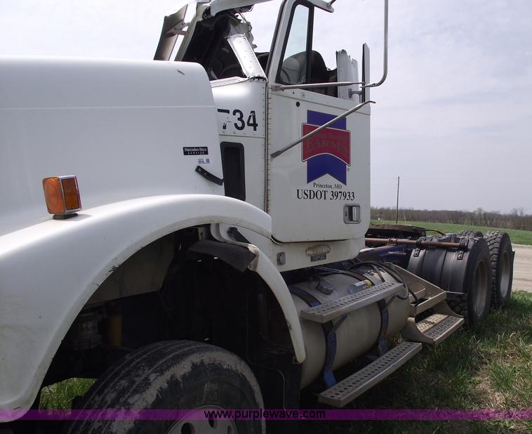 image for item 5372 2006 Freightliner FLD120 semi truck