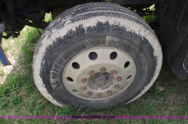 image for item 5372 2006 Freightliner FLD120 semi truck