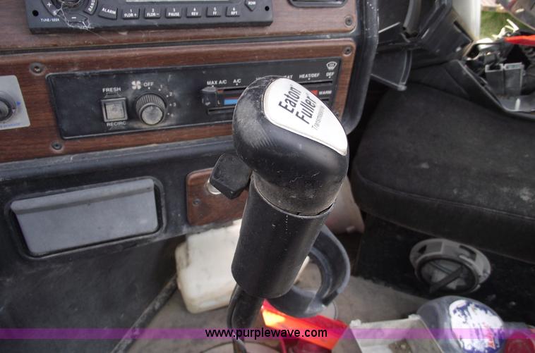 image for item 5372 2006 Freightliner FLD120 semi truck