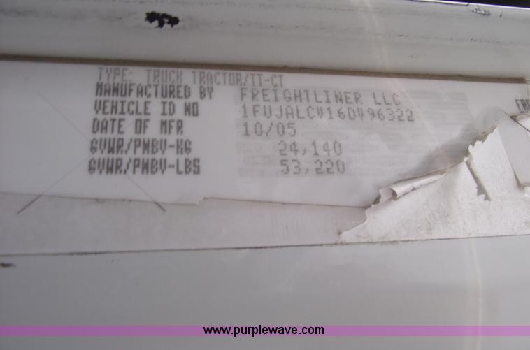 image for item 5372 2006 Freightliner FLD120 semi truck