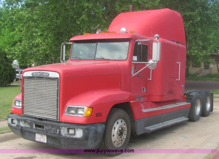 image for item 6949 1993 Freightliner FLD120 semi truck
