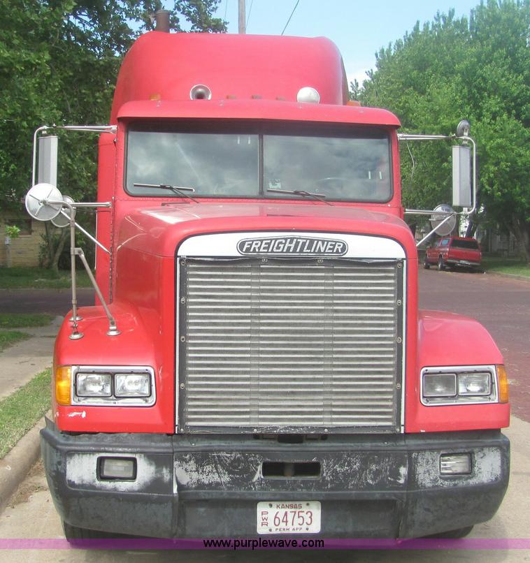 image for item 6949 1993 Freightliner FLD120 semi truck