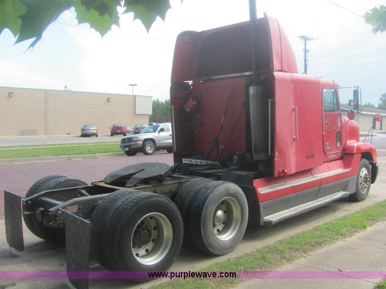 image for item 6949 1993 Freightliner FLD120 semi truck