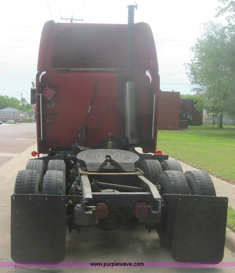 image for item 6949 1993 Freightliner FLD120 semi truck