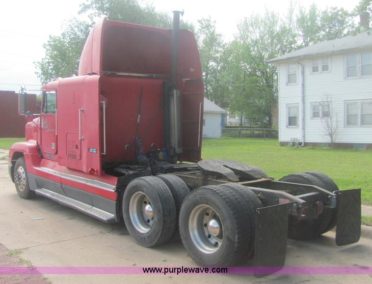 image for item 6949 1993 Freightliner FLD120 semi truck