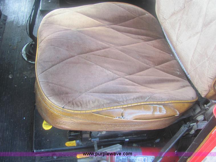 image for item 6949 1993 Freightliner FLD120 semi truck