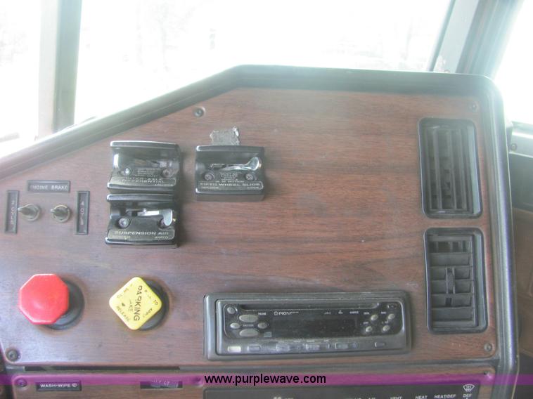 image for item 6949 1993 Freightliner FLD120 semi truck