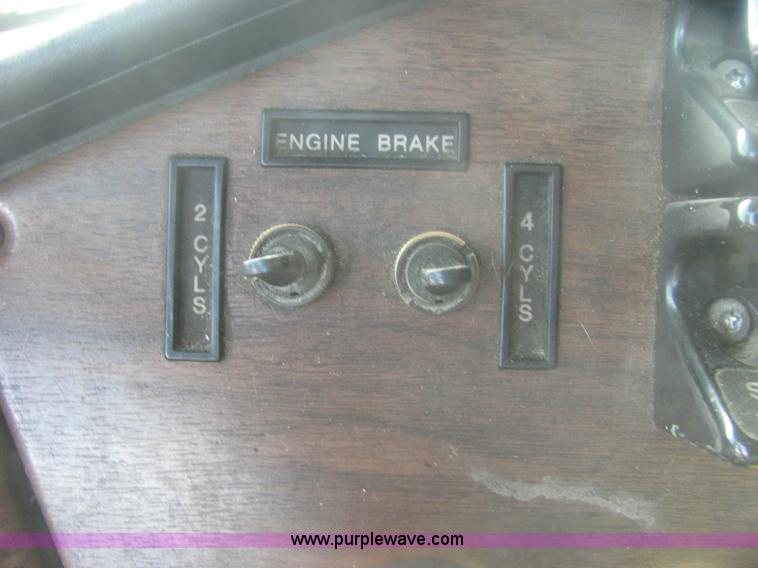 image for item 6949 1993 Freightliner FLD120 semi truck