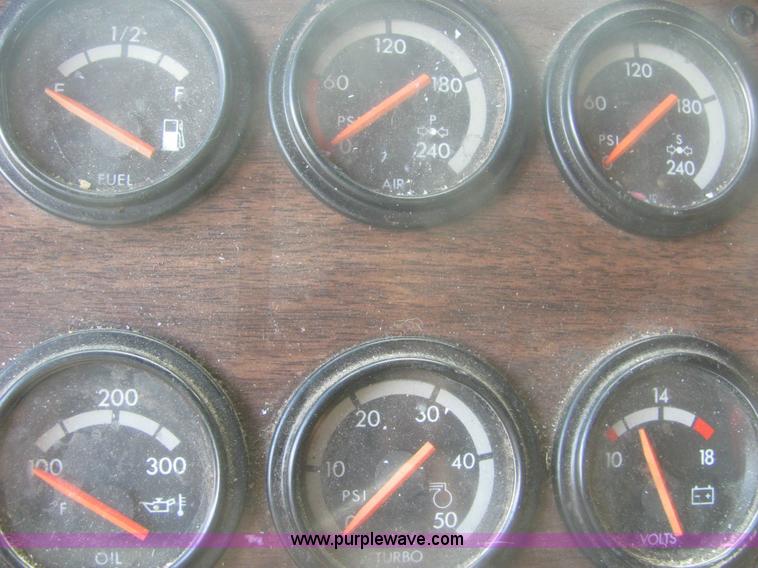 image for item 6949 1993 Freightliner FLD120 semi truck