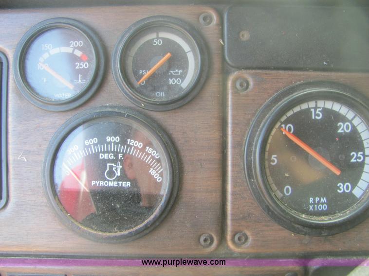 image for item 6949 1993 Freightliner FLD120 semi truck