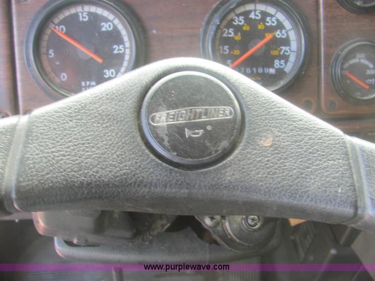image for item 6949 1993 Freightliner FLD120 semi truck