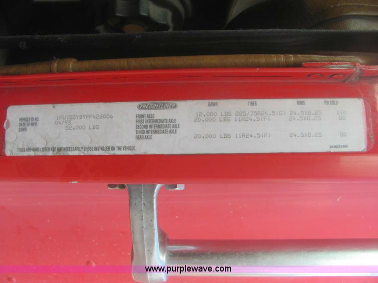 image for item 6949 1993 Freightliner FLD120 semi truck