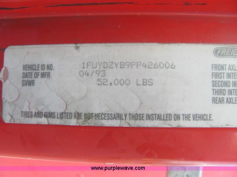 image for item 6949 1993 Freightliner FLD120 semi truck