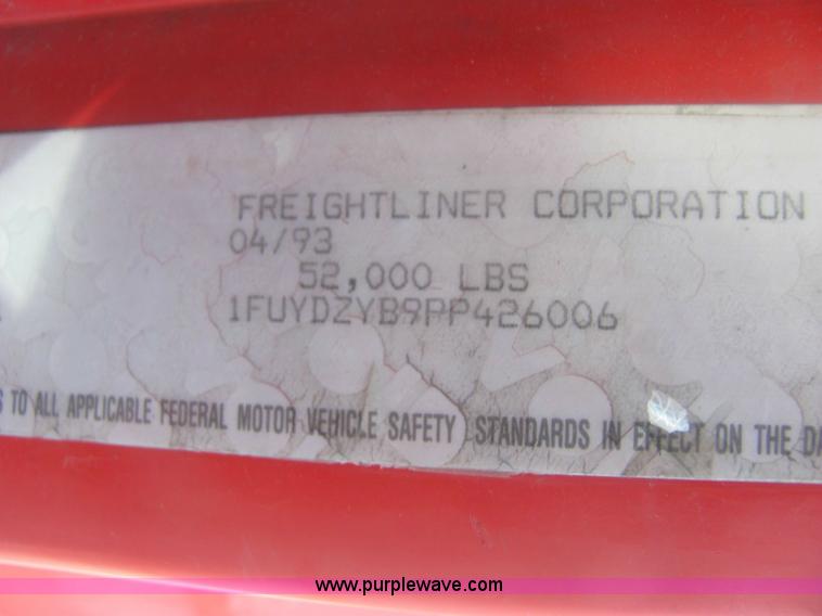 image for item 6949 1993 Freightliner FLD120 semi truck