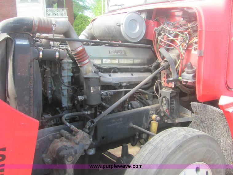 image for item 6949 1993 Freightliner FLD120 semi truck