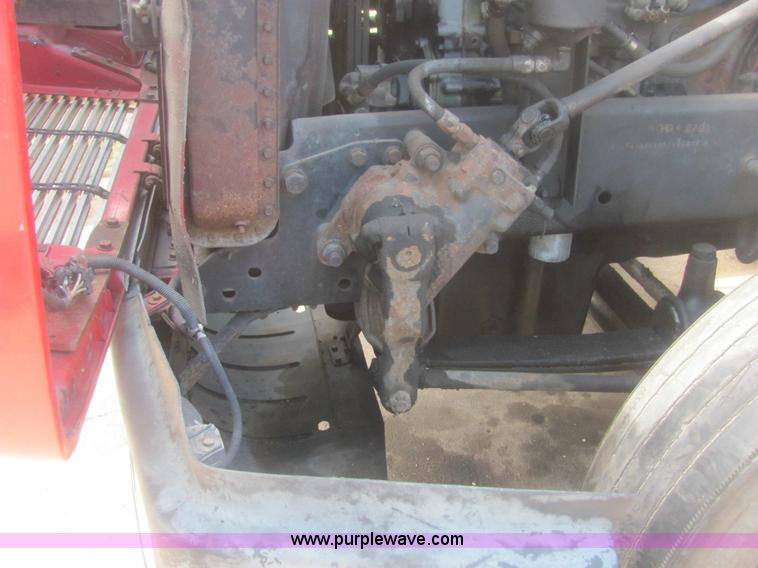 image for item 6949 1993 Freightliner FLD120 semi truck