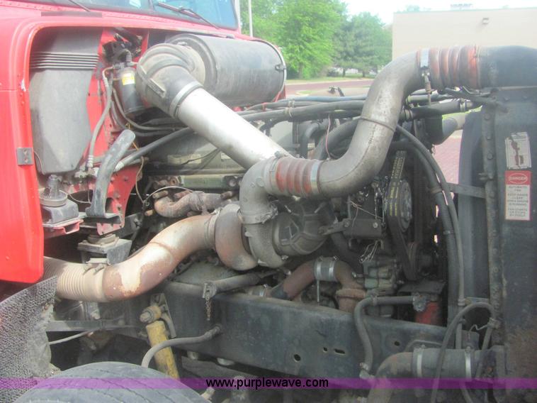 image for item 6949 1993 Freightliner FLD120 semi truck