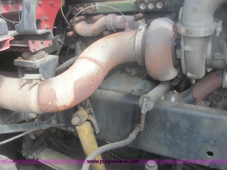 image for item 6949 1993 Freightliner FLD120 semi truck