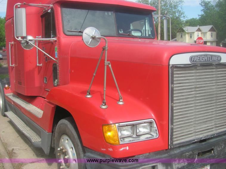 image for item 6949 1993 Freightliner FLD120 semi truck