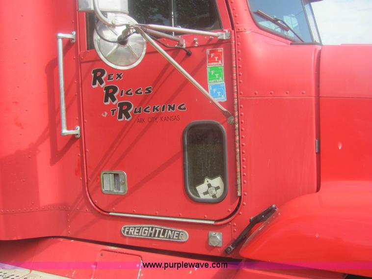 image for item 6949 1993 Freightliner FLD120 semi truck