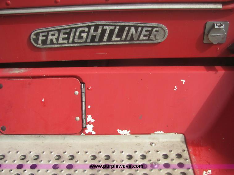image for item 6949 1993 Freightliner FLD120 semi truck
