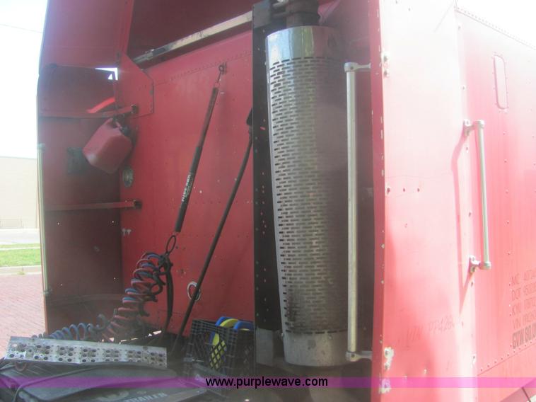 image for item 6949 1993 Freightliner FLD120 semi truck