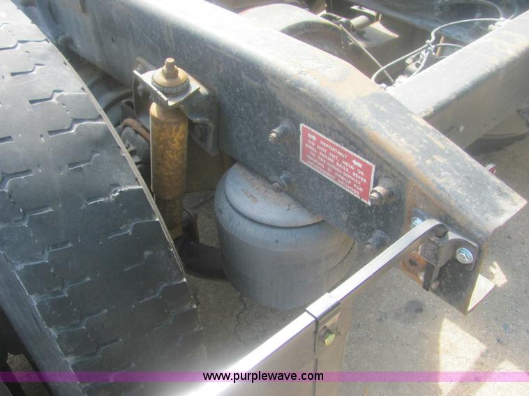 image for item 6949 1993 Freightliner FLD120 semi truck