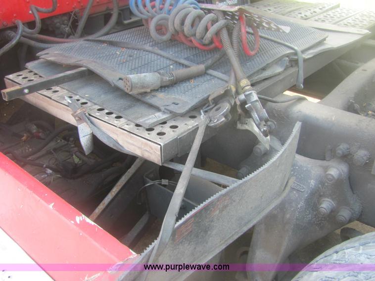 image for item 6949 1993 Freightliner FLD120 semi truck