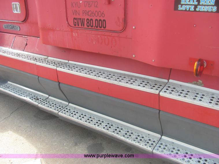 image for item 6949 1993 Freightliner FLD120 semi truck