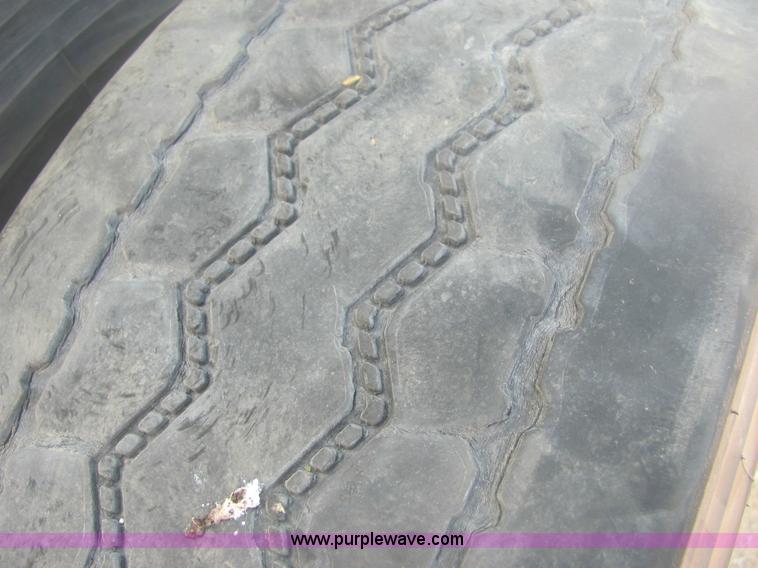 image for item 6949 1993 Freightliner FLD120 semi truck