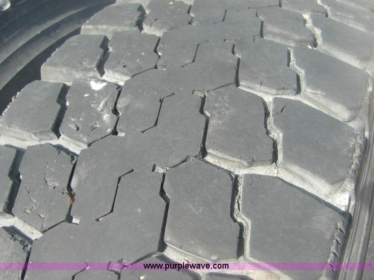 image for item 6949 1993 Freightliner FLD120 semi truck