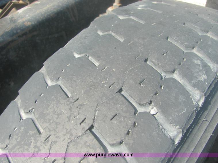 image for item 6949 1993 Freightliner FLD120 semi truck