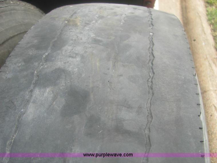 image for item 6949 1993 Freightliner FLD120 semi truck