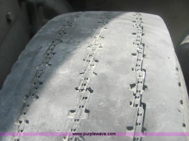 image for item 6949 1993 Freightliner FLD120 semi truck