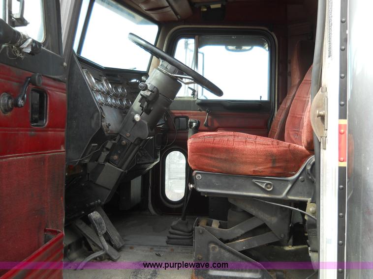 image for item 7845 1997 Peterbilt 378 semi truck