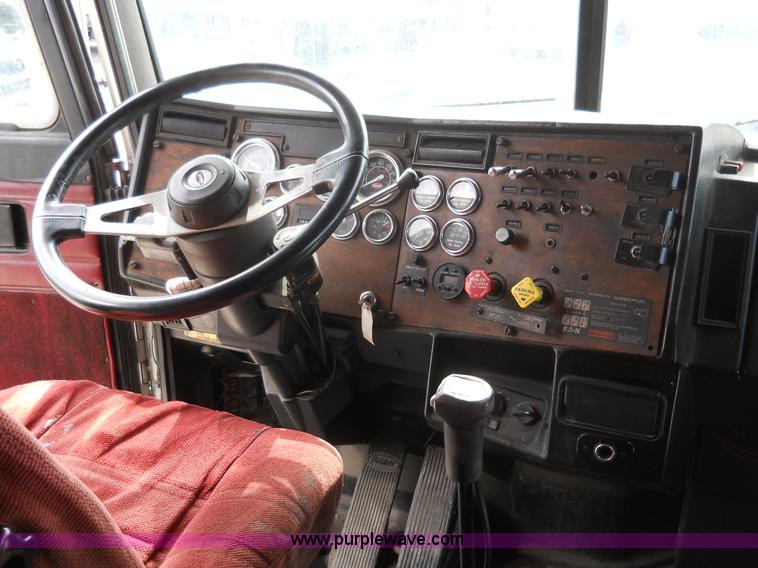 image for item 7845 1997 Peterbilt 378 semi truck